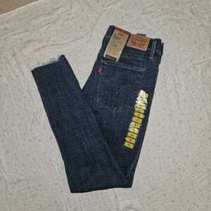 311 Levi's skinny 8 short